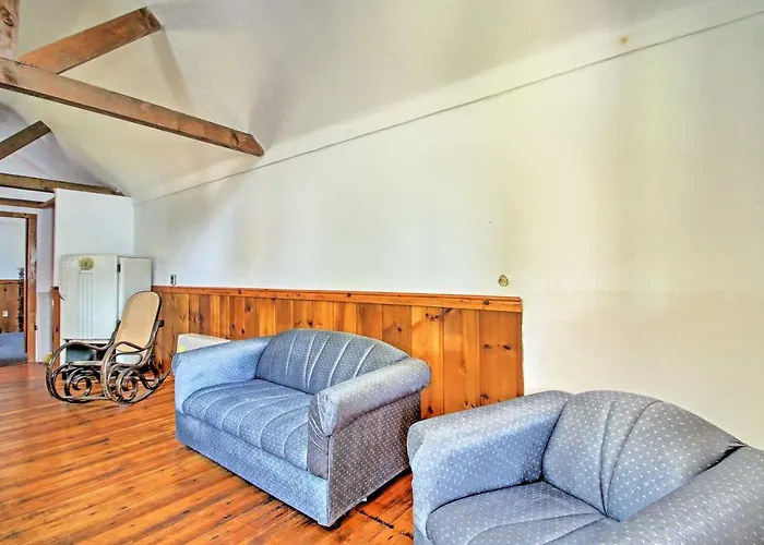 Lakefront Rumney Retreat With Shared Dock And Beach!
